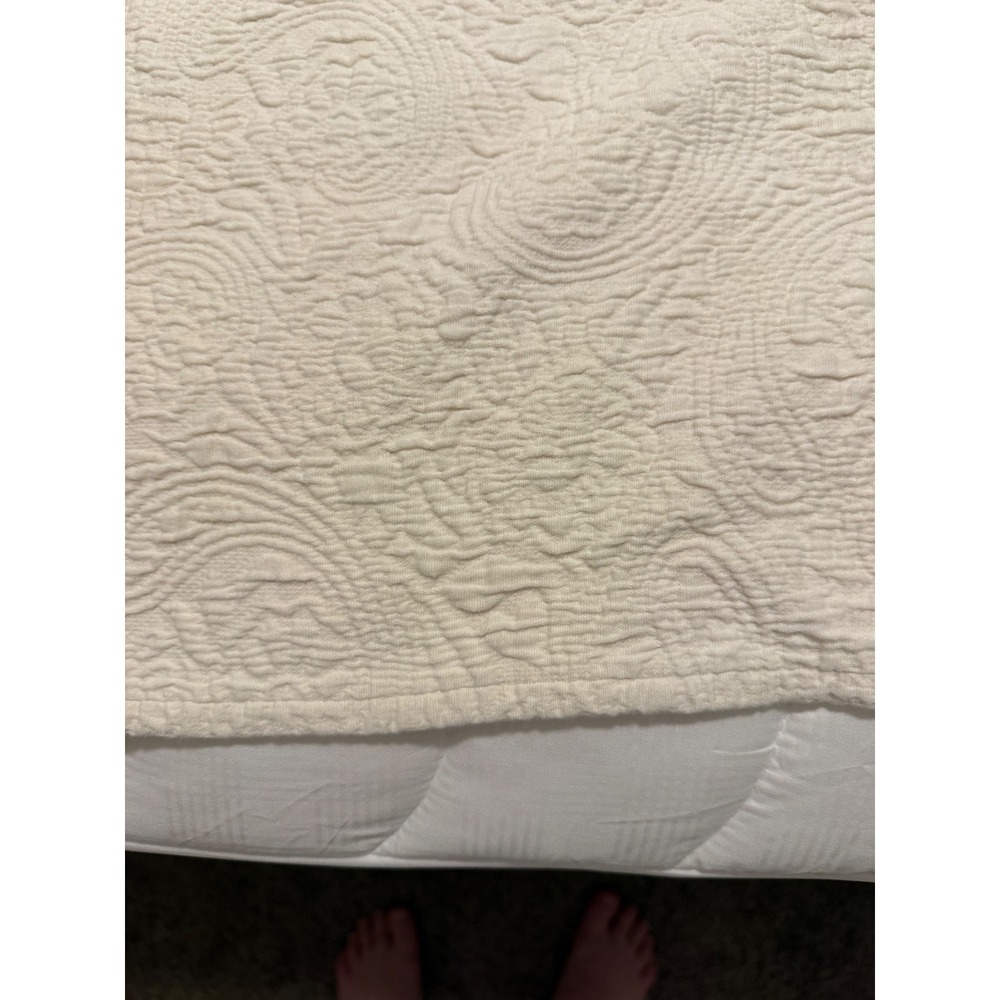 Peacock Alley Matelasse Coverlet Cotton Paisley Scalloped Edge Portugal Cream - Picture 4 of 9